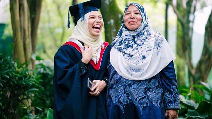 Ilustrasi kedekatan anak dan ibu tirinya