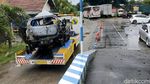Penampakan Bangkai Mobil yang Terbakar di Exit Tol Sragen