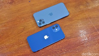 iPhone 12 punya dua kamera, sementara iPhone 12 Pro punya tiga kamera plus sensor LiDAR. Foto: Adi Fida Rahman/detikINET