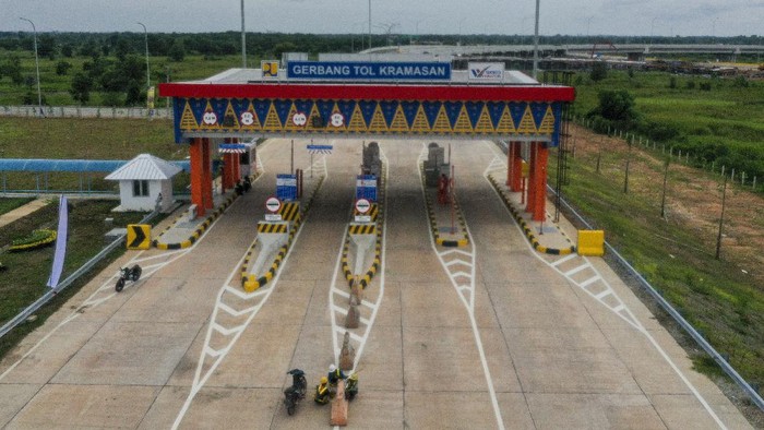Jelang Libur Nataru, Gerbang Tol Keramasan Berlaku Fungsional Gerbang Tol Keramasan di kawasan Sumatera Selatan mulai dibuka. Pembukaan gerbang tol itu dilakukan agar dapat dilalui secara fungsional selama libur nataru.
