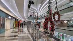 Foto : Jelang Nataru, Mal Ini Dipenuhi Ornamen Natal