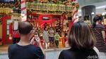 Foto : Jelang Nataru, Mal Ini Dipenuhi Ornamen Natal