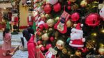 Foto : Jelang Nataru, Mal Ini Dipenuhi Ornamen Natal