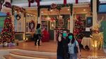 Foto : Jelang Nataru, Mal Ini Dipenuhi Ornamen Natal
