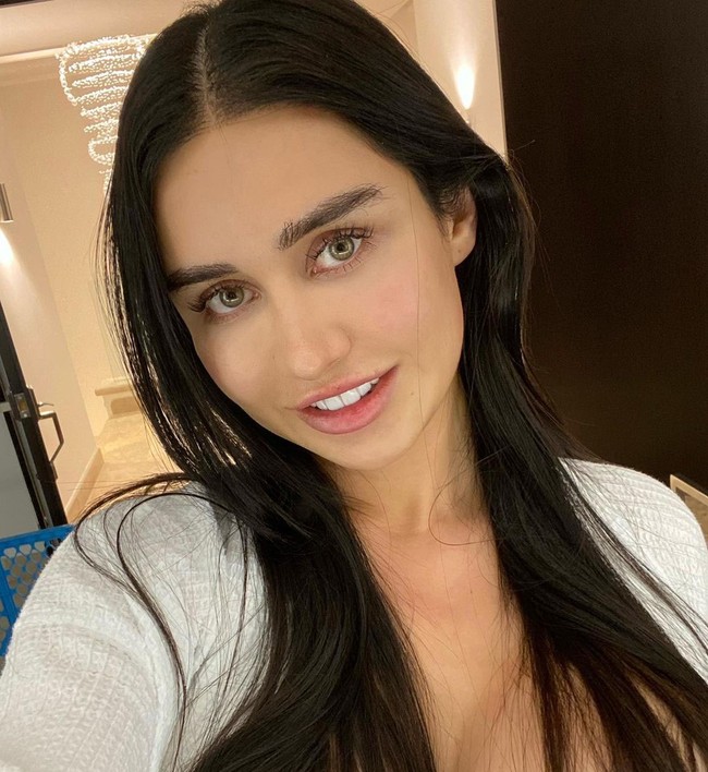 Joselyn juga memiliki akun Instagram, Joselyn juga aktif di platform Only Fans. Dia menjual konten-konten seksinya di sana.  Foto: Instagram