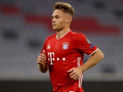 Joshua Kimmich menempati pos gelandang bertahan. Bersama Bayern Munich tahun 2020 lalu, dirinya memang sukses menang banyak gelar (Getty Images/Alexander Hassenstein)
