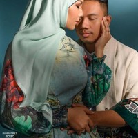 Kalina terlihat cantik mengenakan hijab warna mint dan pakaian senada. Bagaimana penampilan pasangan yang satu ini, sudah serasi belum menurutmu? Foto: Instagram/@kalinaocktaranny