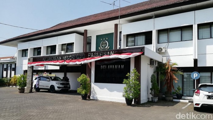 Dinas Kominfo dan Statistik Pemkot Pasuruan sudah mengembalikan uang dalam kasus dugaan penyimpangan pengadaan aplikasi tahun 2019. Namun Kejari Pasuruan tetap melakukan penyidikan hingga menetapkan tiga pejabat sebagai tersangka.