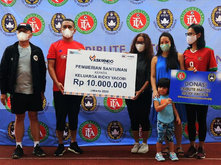 Keluarga Almarhum Ricky Yakobi Terima Santunan