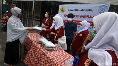 Keren! Siswa SMA Ini Jual Nasi Kotak Bayar Seikhlasnya