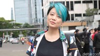 Leony memotong pendek rambutnya dan kini diberi warna. (Foto: Noel/detikcom) 