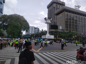 Massa Aksi 1812 di Patung Kuda Dipukul Mundur hingga Simpang Kebon Sirih