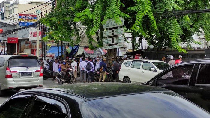 Massa Aksi 1812 Mulai Bergerak dari Petamburan, Jalan KS Tubun Macet