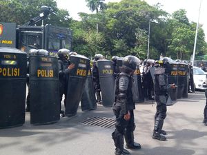 Polisi Tutup Lalin Arah Patung Kuda, Jalan Medan Merdeka Selatan Sempat Macet