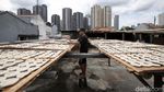 Foto : Melempemnya Bisnis Kerupuk saat Pandemi
