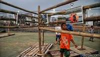 Pameran fotografi tersebut digelar di ruang terbuka.