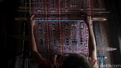 Melihat Pembuatan Kain Tenun Khas Suku Umamae Malaka