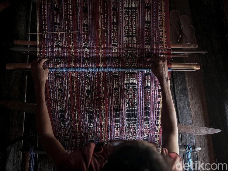 Melihat Pembuatan Kain Tenun Khas Suku Umamae Malaka