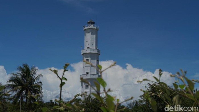 Mercu suar di Pantai Wailulik, Kobalima, Malaka, NTT
