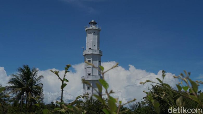 Mercu suar di Pantai Wailulik, Kobalima, Malaka, NTT Mercu suar di Pantai Wailulik, Kobalima, Malaka, NTT