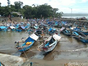 Cuaca Buruk-Gelombang Tinggi, Ratusan Nelayan Cianjur Nganggur