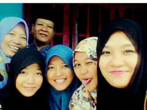 Spesial Hari Ibu: Aku Dibesarkan Ibu Tiri yang Kebawelannya Selalu Kurindukan