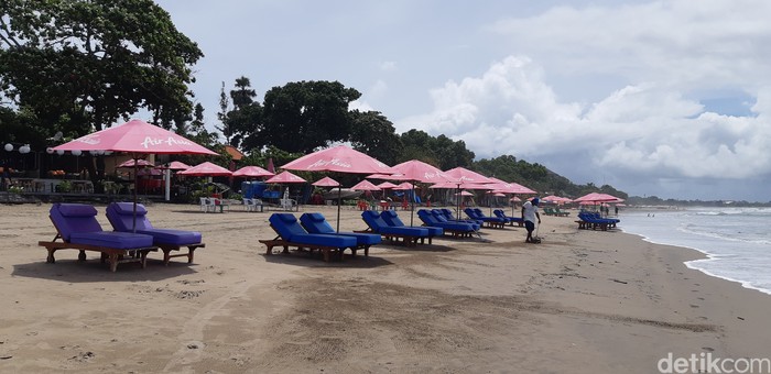 Pantai Seminyak Bali yang sepi