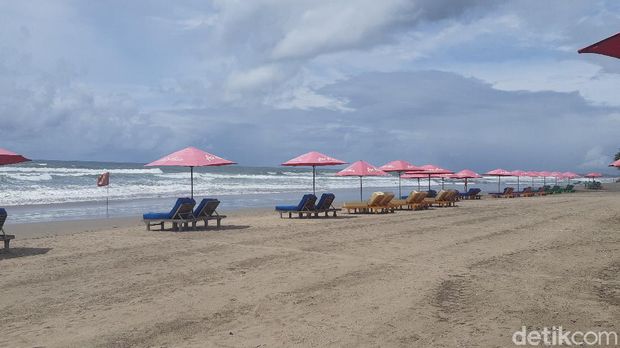 Pantai Seminyak Bali yang sepi