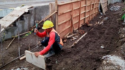 Pembangunan Peron Baru KRL di Stasiun Ceper Klaten Dikebut