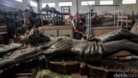 Harga patung rohani yang dijual bervariasi mulai dari Rp 100 ribu hingga Rp 20 juta.