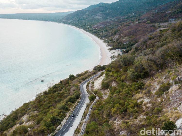 Pesona Pantai Kolbano yang Menawan dari Ketinggian