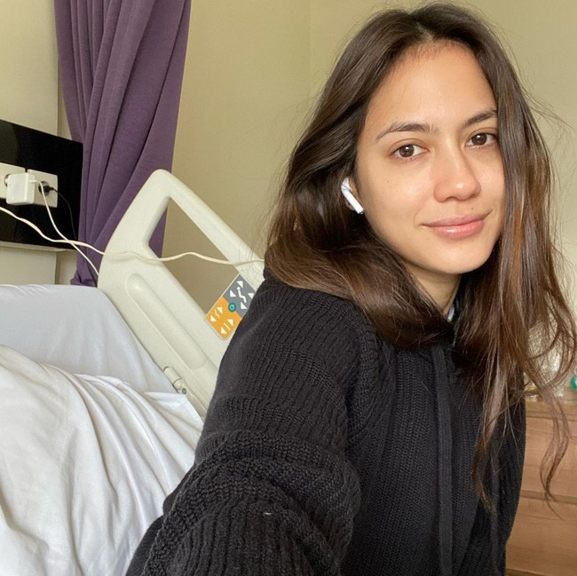 Artis Pevita Pearce mengaku positif Covid-19 pada 18 Desember 2020. Dia pun menjalani perawatan di rumah sakit. Pevita membagikan pengalamannya positif Covid-19 lewat rangkaian unggahan di Instagramnya. Foto: dok. Instagram @pevpearce