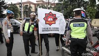 1.200 personel dari TNI, Polri, Satpol PP dan Dishub disiagakan bersama Satgas COVID-19 di lokasi-lokasi penyekatan.