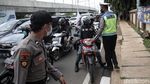 Polisi Hadang Massa Aksi 1812 di Pasar Jumat