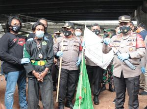 Massa Aksi 1812 Dihadang di Jakut, Ada Jawara Bawa Badik-Bambu Runcing