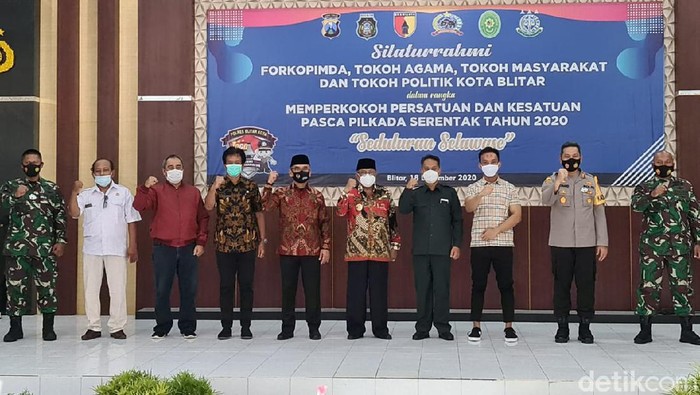 Tahapan Pilkada Kota Blitar telah usai. Polresta Blitar merajut kembali kebersamaan kedua paslon, dalam acara silaturahmi untuk memperkokoh persatuan dan kesatuan.