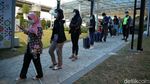 Potret Ramainya Warga Rapid Test Antigen di Bandara Soeta