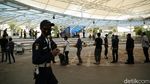 Potret Ramainya Warga Rapid Test Antigen di Bandara Soeta