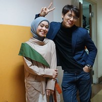 Aktor 25 tahun ini juga menyatakan bahwa hubungan mereka bukanlah setting-an atau palsu. NP : perasaan ga bisa di SETTING, tulisnya lagi. Foto: Instagram