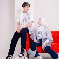 Pada caption foto, Rizky Billar menulis kata-kata romantis untuk Lesti Kejora. Berawal dari pertemuan yang tak disangka-sangka, hingga akhirnya saling tumbuh rasa. Terima kasih Kejora-ku...telah menjadi sinar di-kala redup, tulisnya. Foto: Instagram