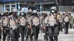 Foto: Saat Polisi Pukul Mundur Massa Aksi 1812