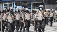 Dari situ massa mundur ke arah Tanah Abang.