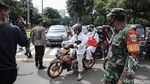 Foto: Saat Polisi Pukul Mundur Massa Aksi 1812