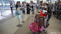 Pengetatan penerapan protokol kesehatan tersebut dilakukan guna menekan angka kasus COVID-19 di masa libur Natal dan tahun baru.