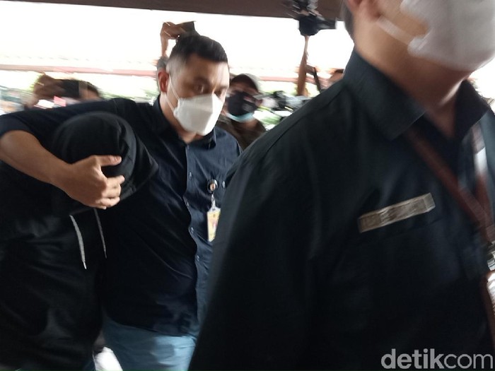 Selain artis TA, polisi mengamankan AH