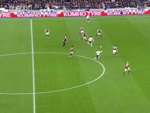 Video: Momen Son Heung-min Cetak Gol Terbaik di Dunia Tahun Ini