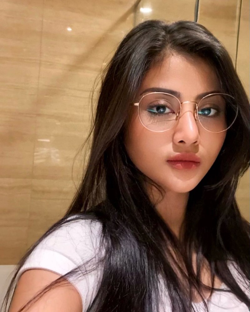 Tania Ayu Siregar, Sering Tampil Seksi Saat Makan dan Masak