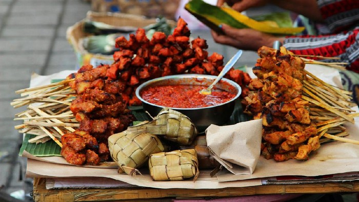 Tradisi Ngejot di Bali, Masyarakat Saling Antar Makanan Saat Natal