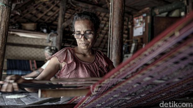 Tradisi tenun ikat di Malaka, NTT tetap terjaga