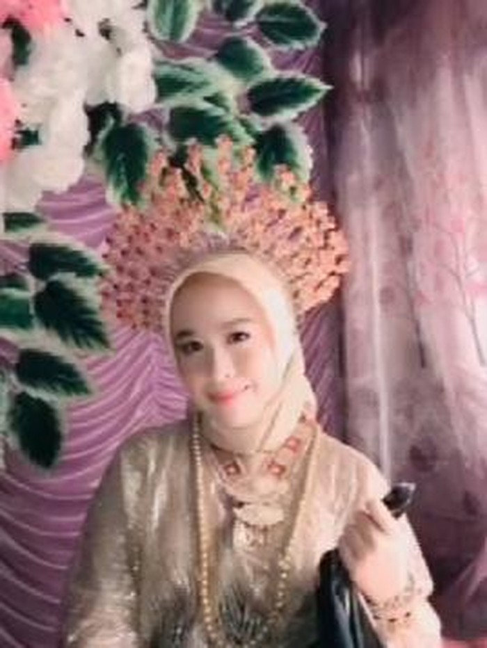 Verawaty Fajrin (20) di Bone, Sulsel viral di media sosial usai menerima lamaran seorang pria dengan mahar Rp 100 juta (dok. Istimewa).